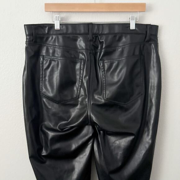 ABERCROMBIE & FITCH | Curve Love High Rise 90s Relaxed Vegan Leather Pant | 18 - Picture 5 of 8